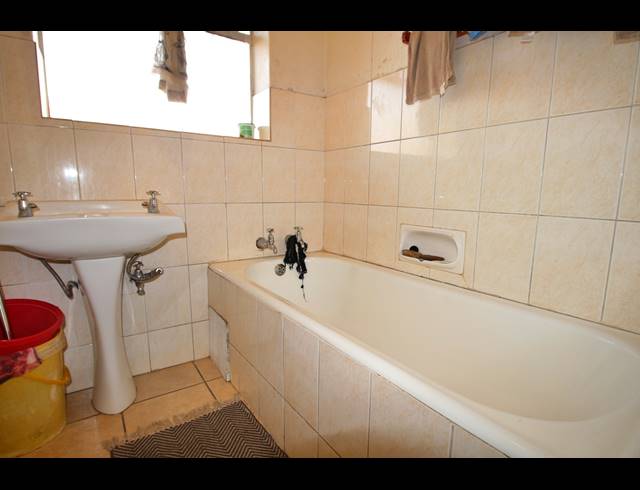 1 BEDROOM APARTMENT FOR SALE IN RHODESFIELD